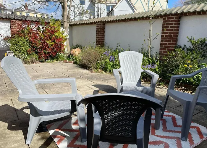 Stylish Home With Garden Near The Beach