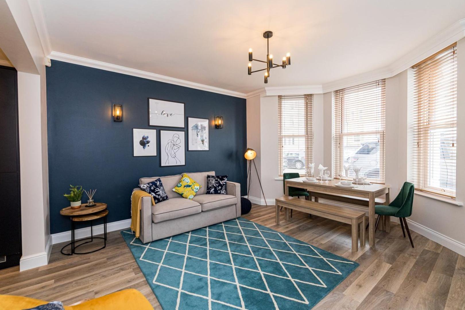 Apartment Stylish With Garden Near The