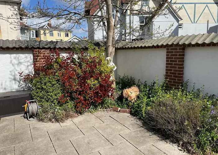 Stylish Home With Garden Near The Beach
